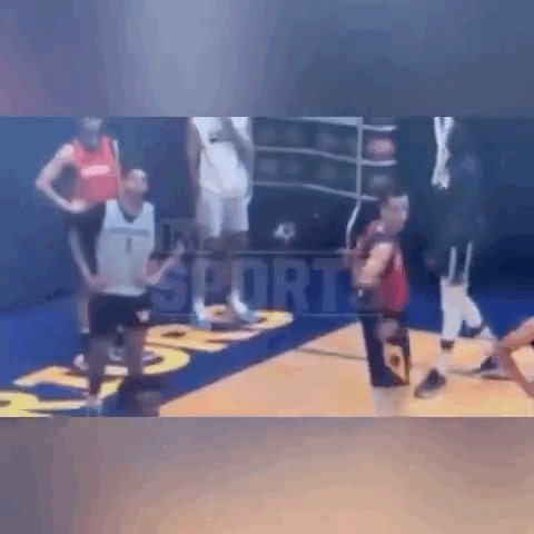 【夜读】又拿曼联说事，英媒曝光C罗不满滕哈赫