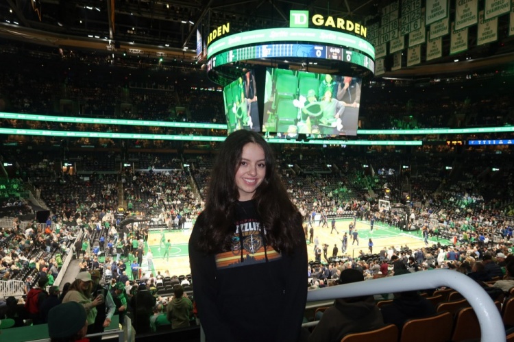 开云-美女记者：某小孩将来会发现爸爸在NBA砍83分 历史地位仍不如妈妈